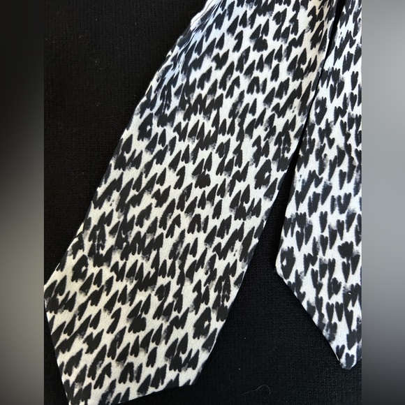 LILI SIDONIO Black Sweater with built in scarf/tie  size medium - Picture 5 of 7